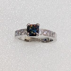 💙🆕💙Mystic Cubic Zirconia Halo Silver Ring (Size 11)